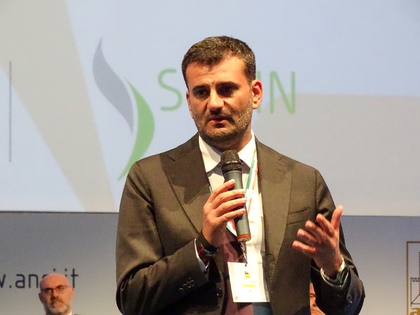 Il presidente Anci a Il Mattino: “No a misure solo pro-immigrati, alloggi anche agli italiani”