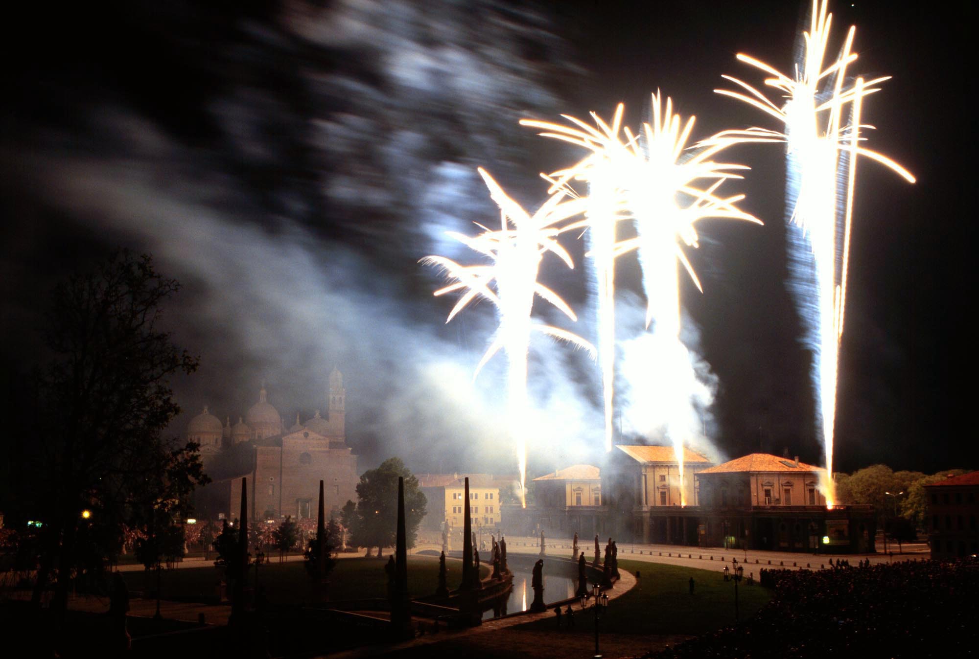 Botti Capodanno, Leccese: “Da Anci informazioni utili per uso consapevole dei fuochi d’artificio”