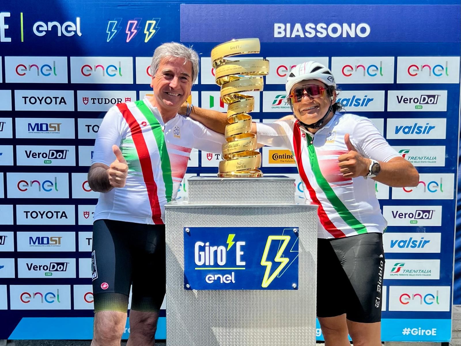 Giro-E, Pella: “Emozionante pedalare con giovani amministratori con la maglia Anci”