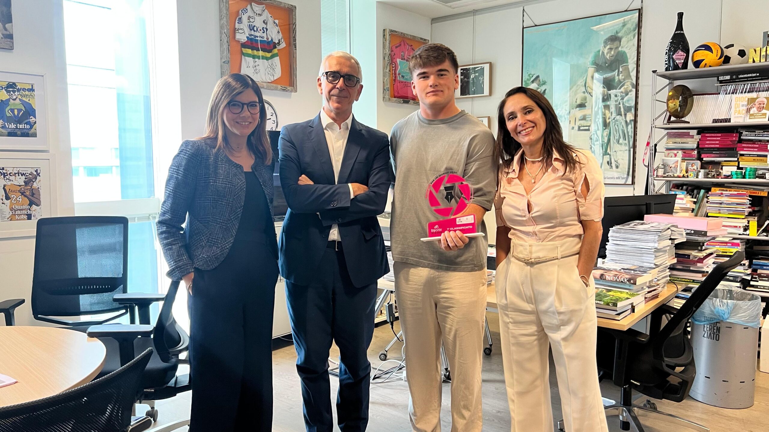 Premiati alla Gazzetta dello Sport i vincitori di “Reporter per un giorno” al Giro d’Italia 2025
