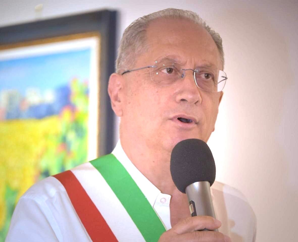 Grave atto intimidatorio a Oria, incendiata l’auto del Sindaco Ferretti