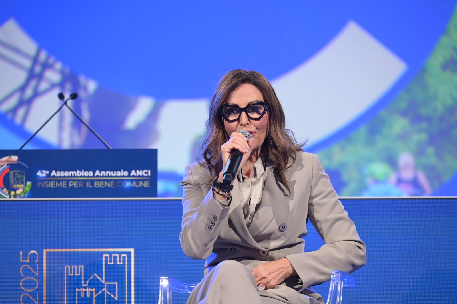 Santanchè: “Affitti brevi? Necessario potenziare le infrastrutture ricettive ora insufficienti”