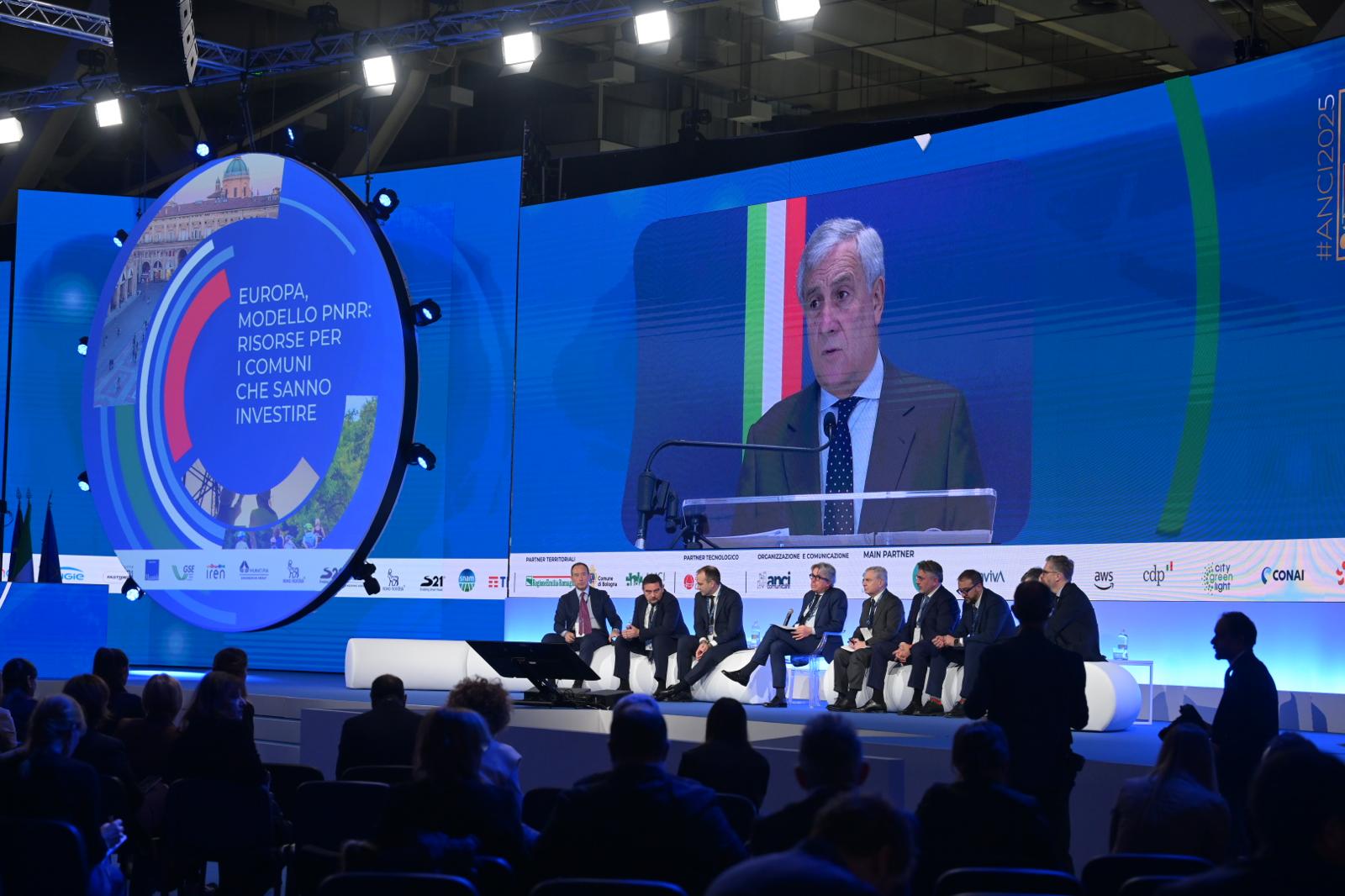 Tajani: “I sindaci su Pnrr hanno saputo lavorare nella giusta direzione. Continuiamo a collaborare”