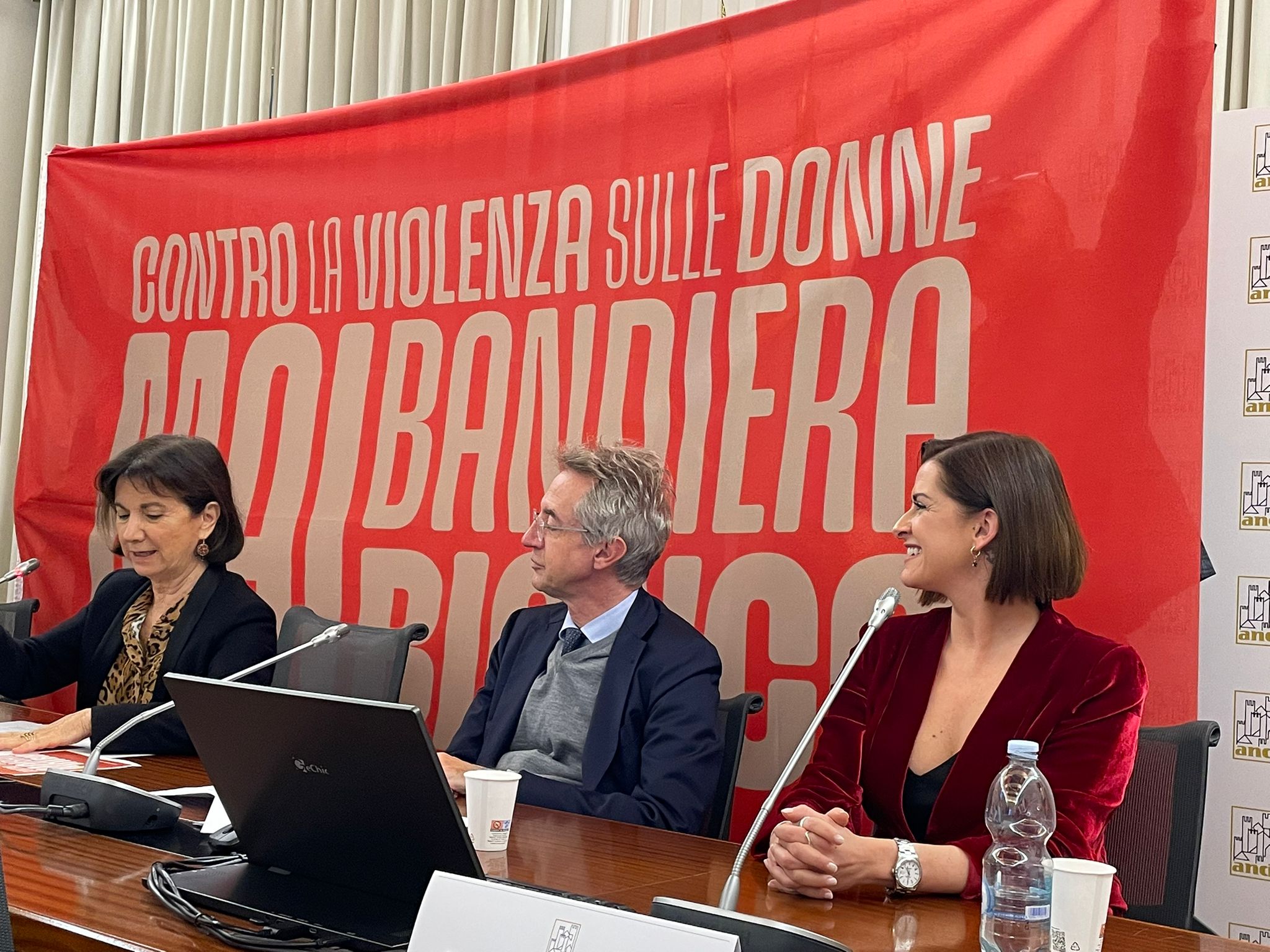 Comuni protagonisti nella campagna “Mai bandiera bianca” contro la violenza sulle donne