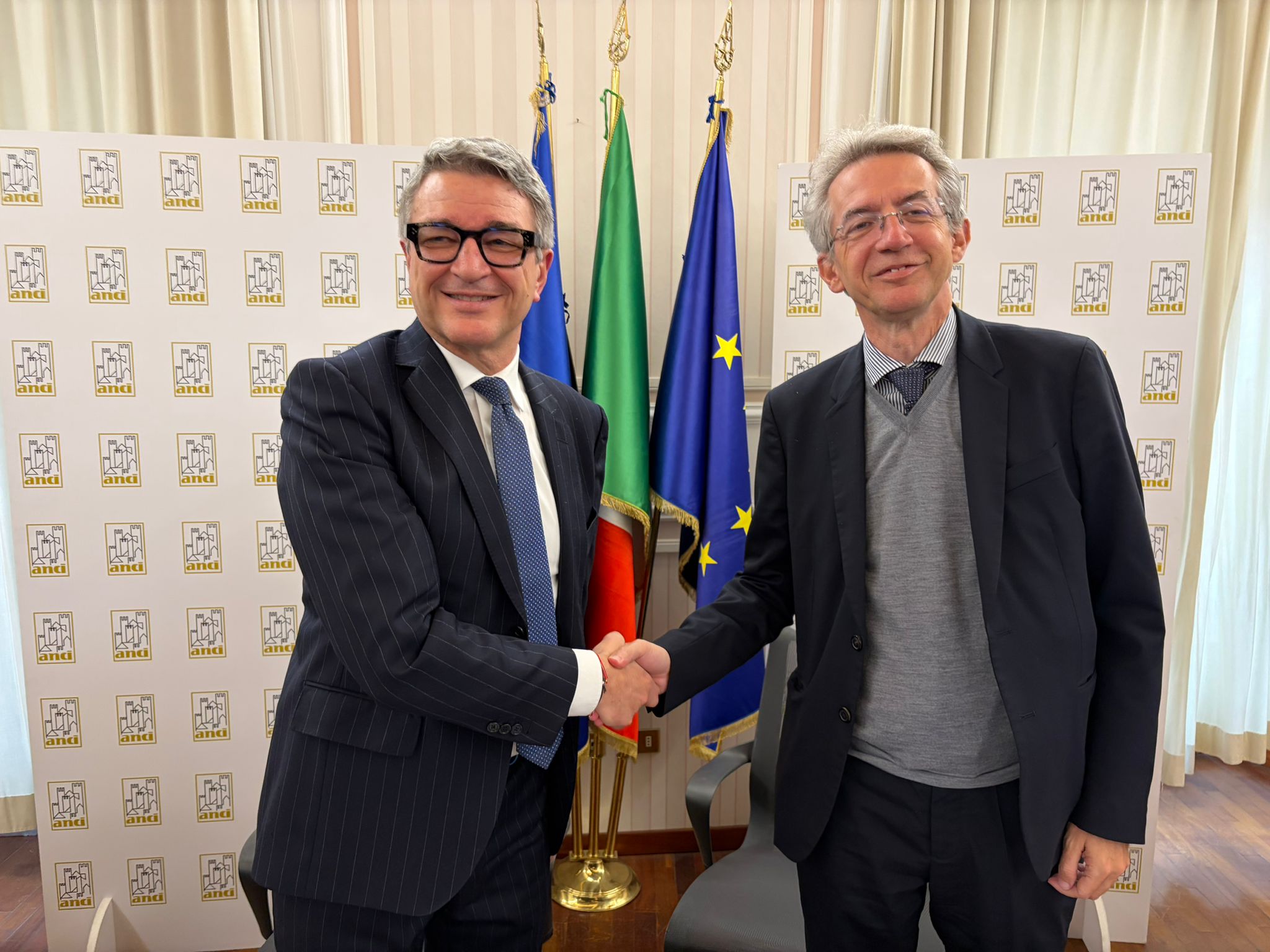 Anci e Assofarm siglano un’intesa per rafforzare il ruolo delle farmacie comunali nei territori