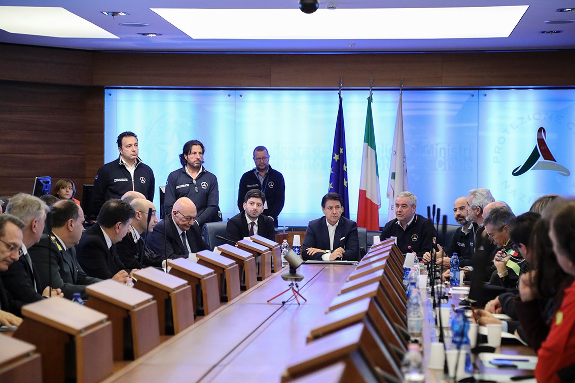 Borrelli e Decaro inviano ai sindaci prima nota operativa sulla situazione di emergenza