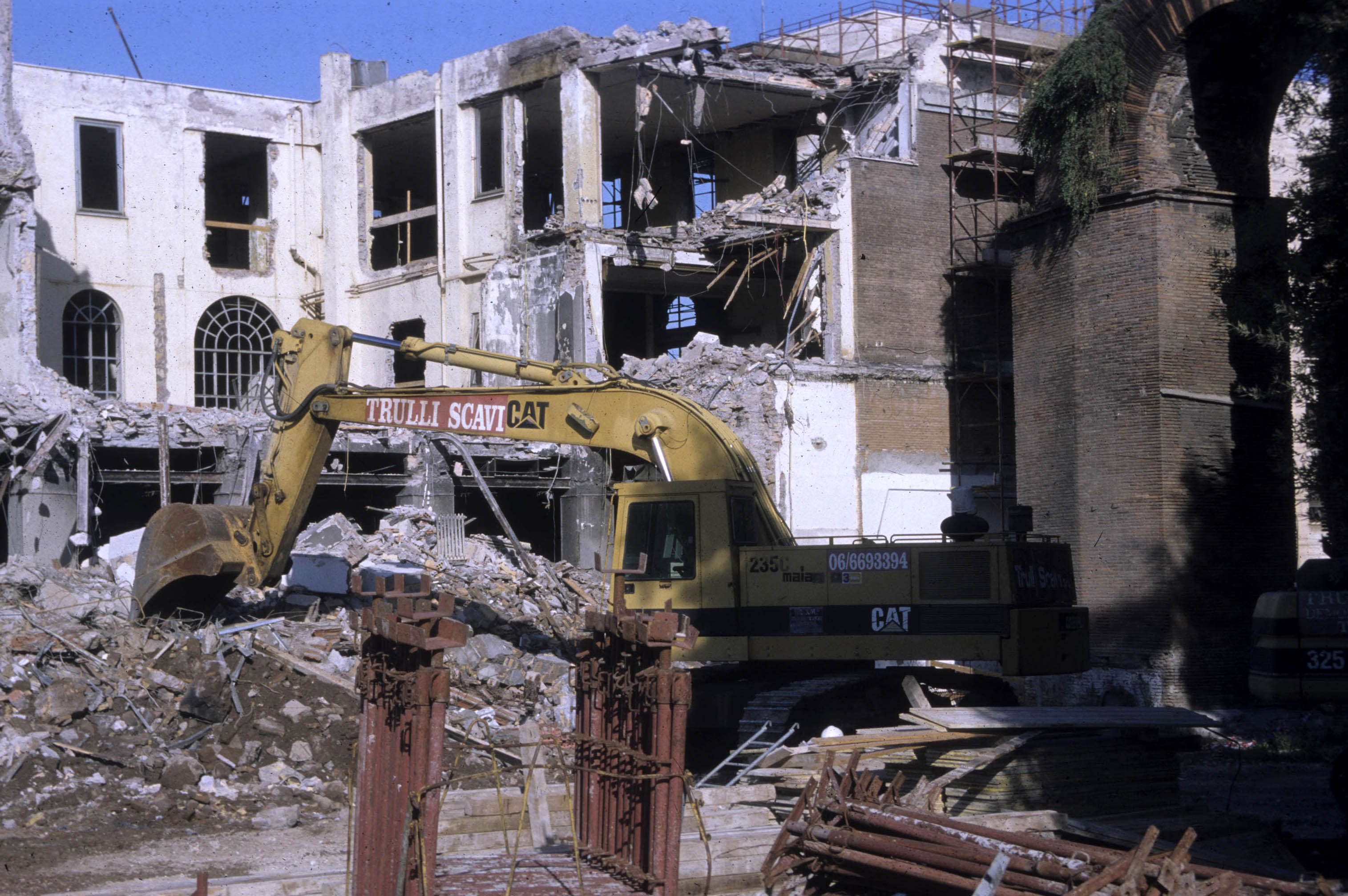 Anci e Legambiente: rifinanziare fondi ai Comuni per demolizione immobili abusivi