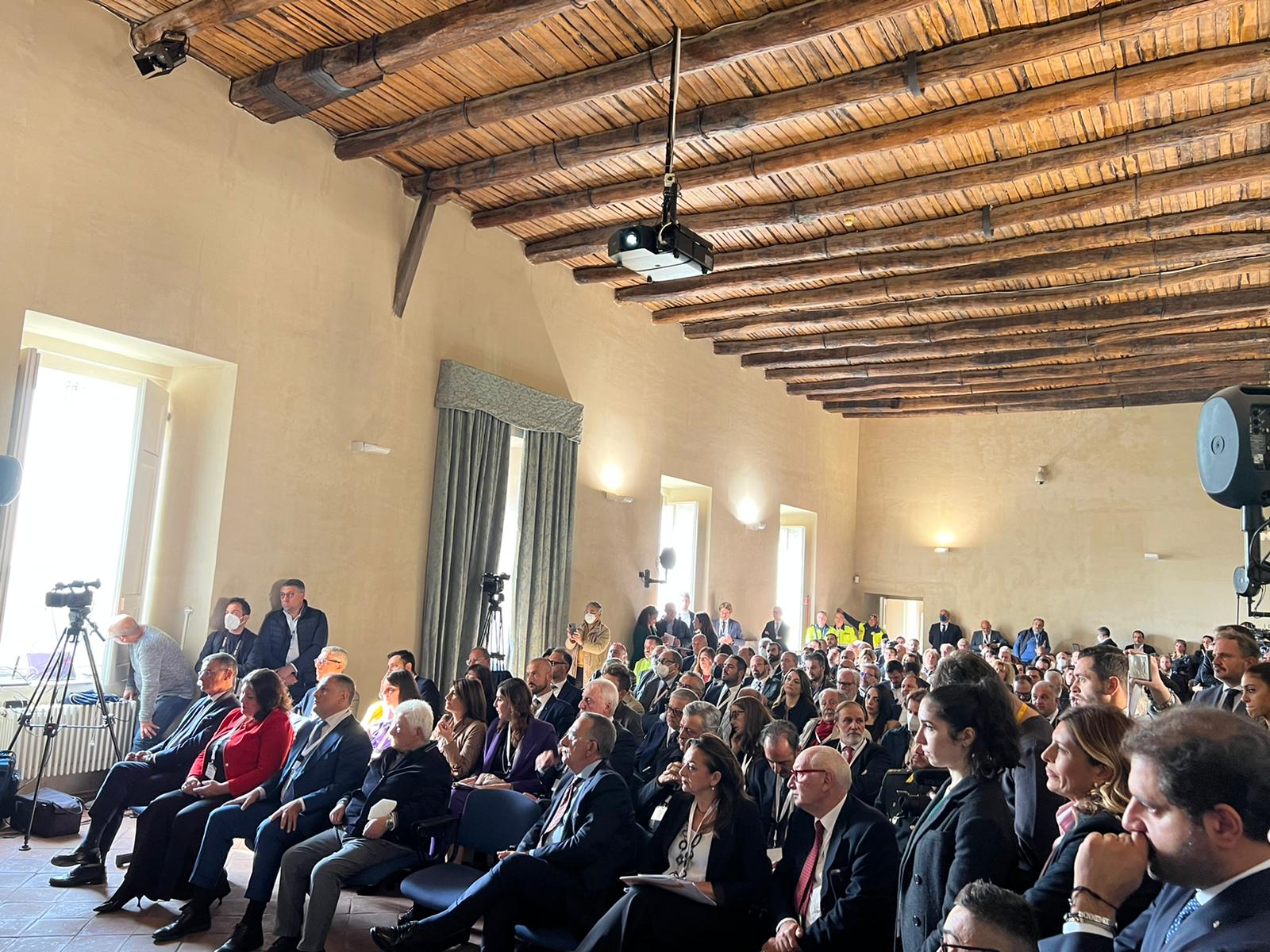 L’assemblea di Anci Campania, Marino: “Siamo una grande famiglia al servizio dei cittadini”