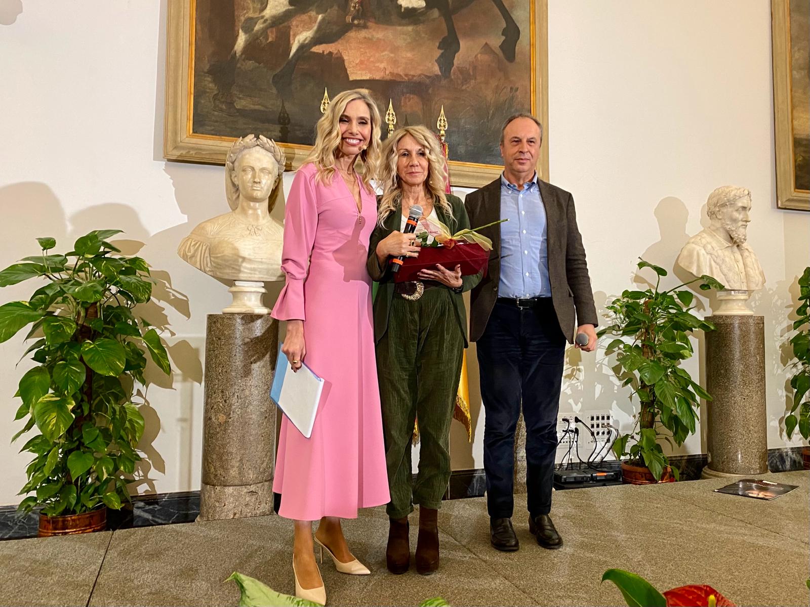 Al segretario generale dell’Anci, Veronica Nicotra, il premio “Roma rose”