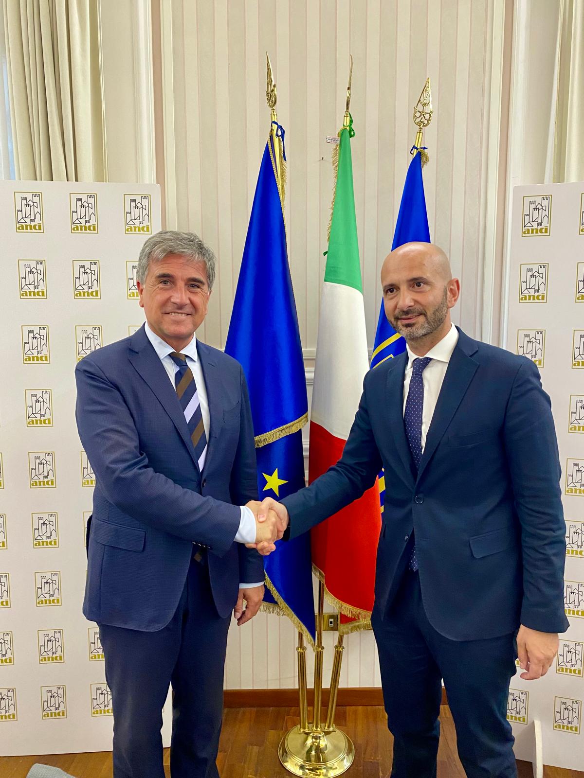 Sviluppo locale, firmato protocollo d’intesa Anci-Fira per creare nuove opportunità per i giovani