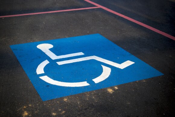 Sul sito del Mit il decreto che assegna contributi per stalli ‘rosa’ e per disabili