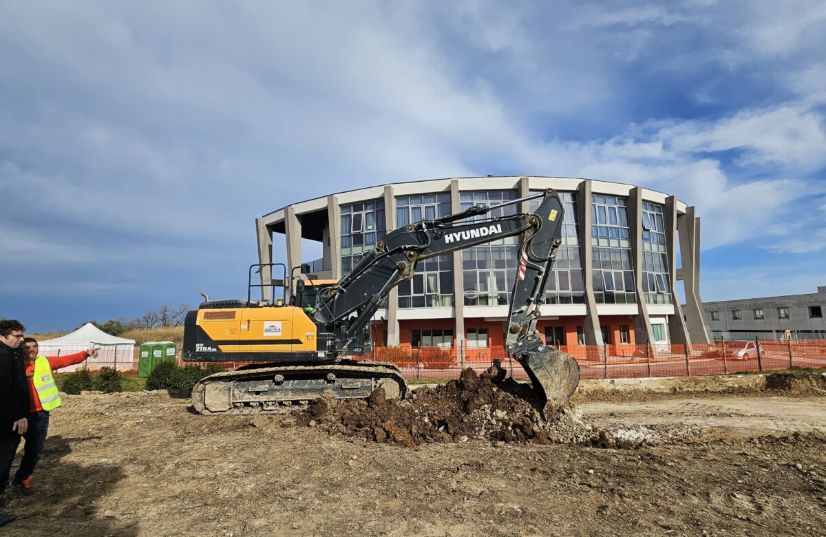 Il cantiere della nuova palestra scolastica del polo liceale Pantini-Pudente di Vasto (Ch)